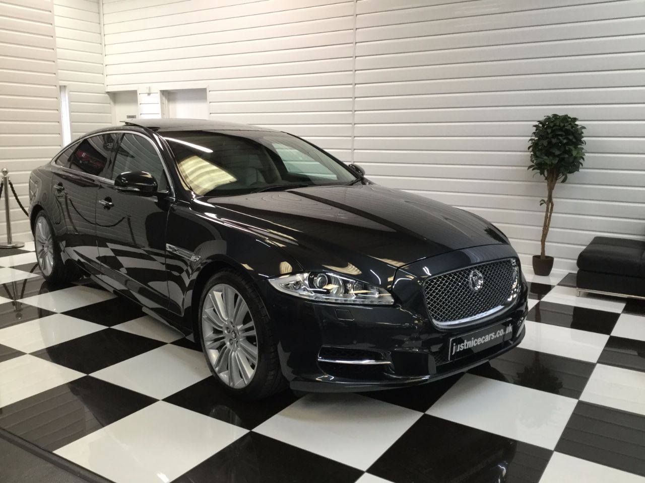 Second Hand Jaguar Xj 3.0d V6 Portfolio 4dr Auto [LWB] [8] for sale in Scunthorpe, Lincolnshire