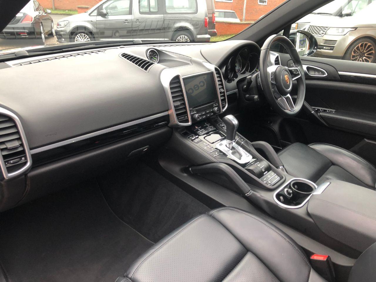 Porsche Cayenne 3.0 S Platinum Edition E-Hybrid 5dr Tiptronic S Estate Petrol / Electric Hybrid Jet Black Metallic