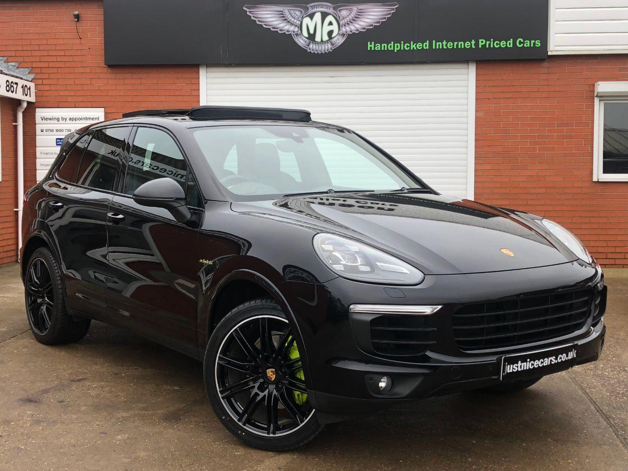 Porsche Cayenne 3.0 S Platinum Edition E-Hybrid 5dr Tiptronic S Estate Petrol / Electric Hybrid Jet Black Metallic