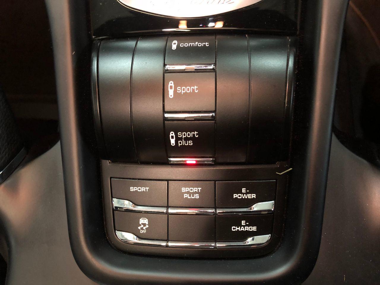 Porsche Cayenne 3.0 S Platinum Edition E-Hybrid 5dr Tiptronic S Estate Petrol / Electric Hybrid Jet Black Metallic
