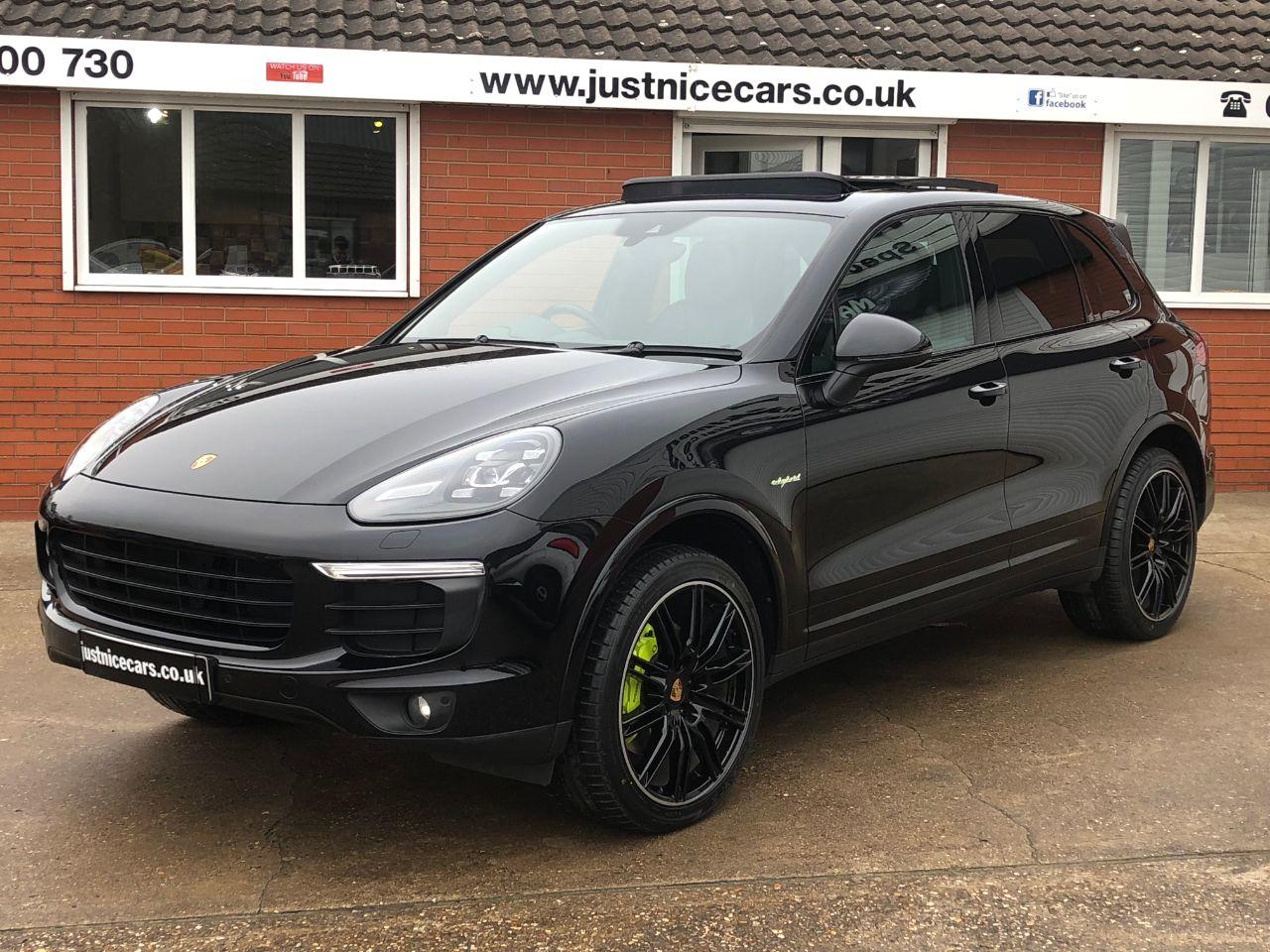 Porsche Cayenne 3.0 S Platinum Edition E-Hybrid 5dr Tiptronic S Estate Petrol / Electric Hybrid Jet Black Metallic