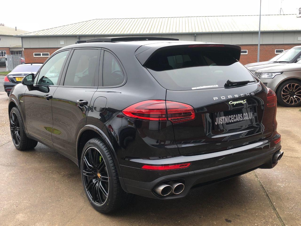 Porsche Cayenne 3.0 S Platinum Edition E-Hybrid 5dr Tiptronic S Estate Petrol / Electric Hybrid Jet Black Metallic