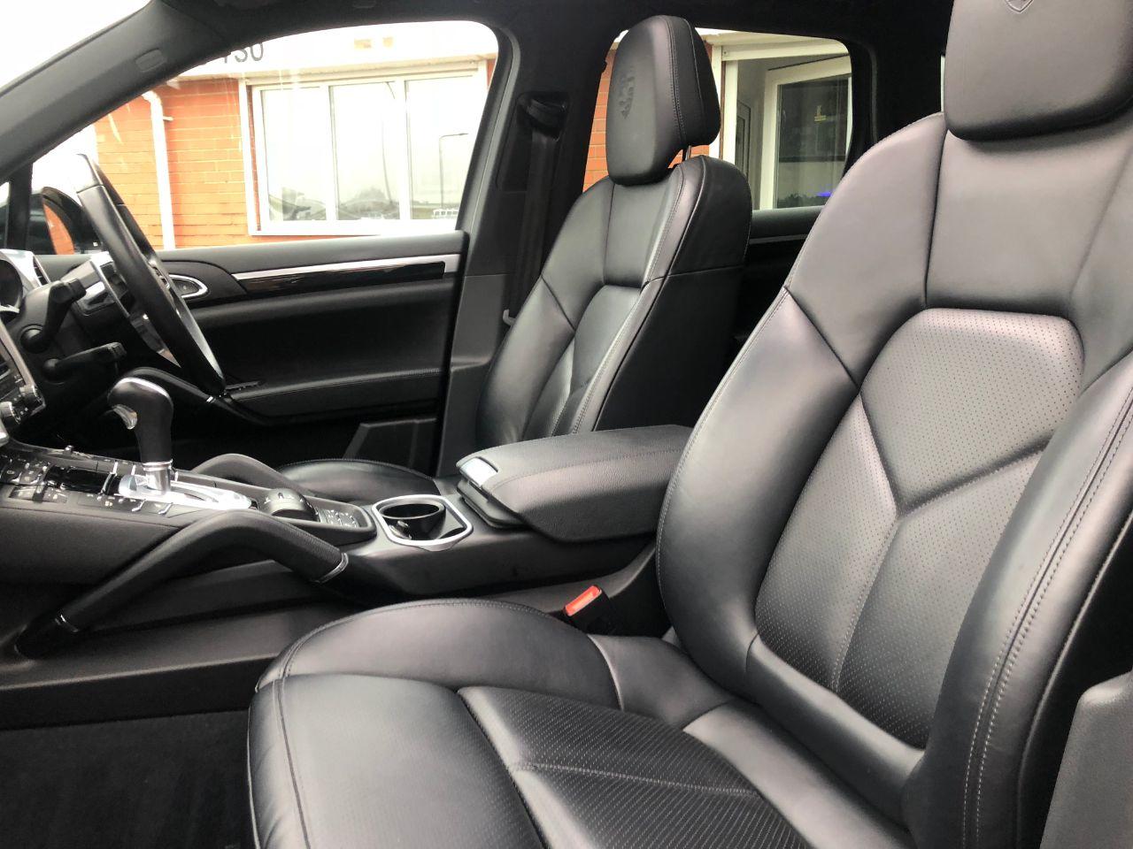Porsche Cayenne 3.0 S Platinum Edition E-Hybrid 5dr Tiptronic S Estate Petrol / Electric Hybrid Jet Black Metallic