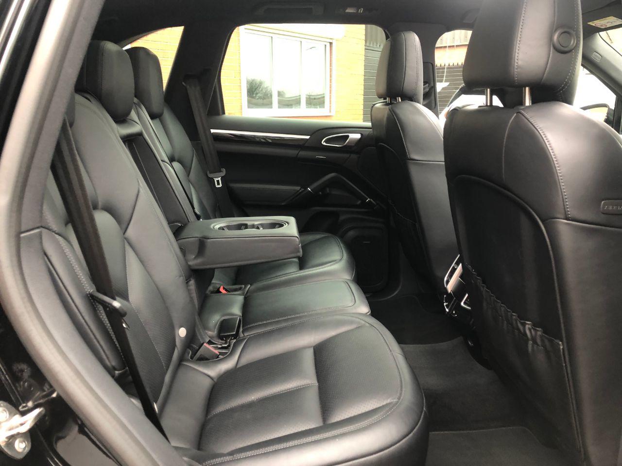 Porsche Cayenne 3.0 S Platinum Edition E-Hybrid 5dr Tiptronic S Estate Petrol / Electric Hybrid Jet Black Metallic
