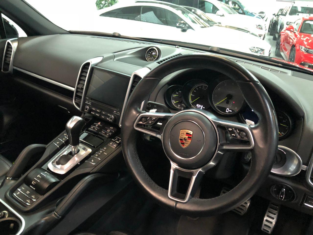 Porsche Cayenne 3.0 S Platinum Edition E-Hybrid 5dr Tiptronic S Estate Petrol / Electric Hybrid Jet Black Metallic