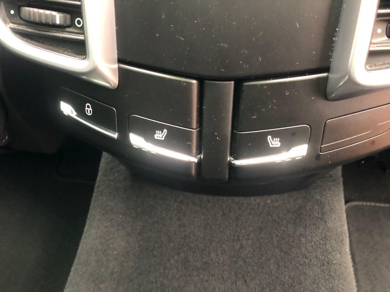 Porsche Cayenne 3.0 S Platinum Edition E-Hybrid 5dr Tiptronic S Estate Petrol / Electric Hybrid Jet Black Metallic