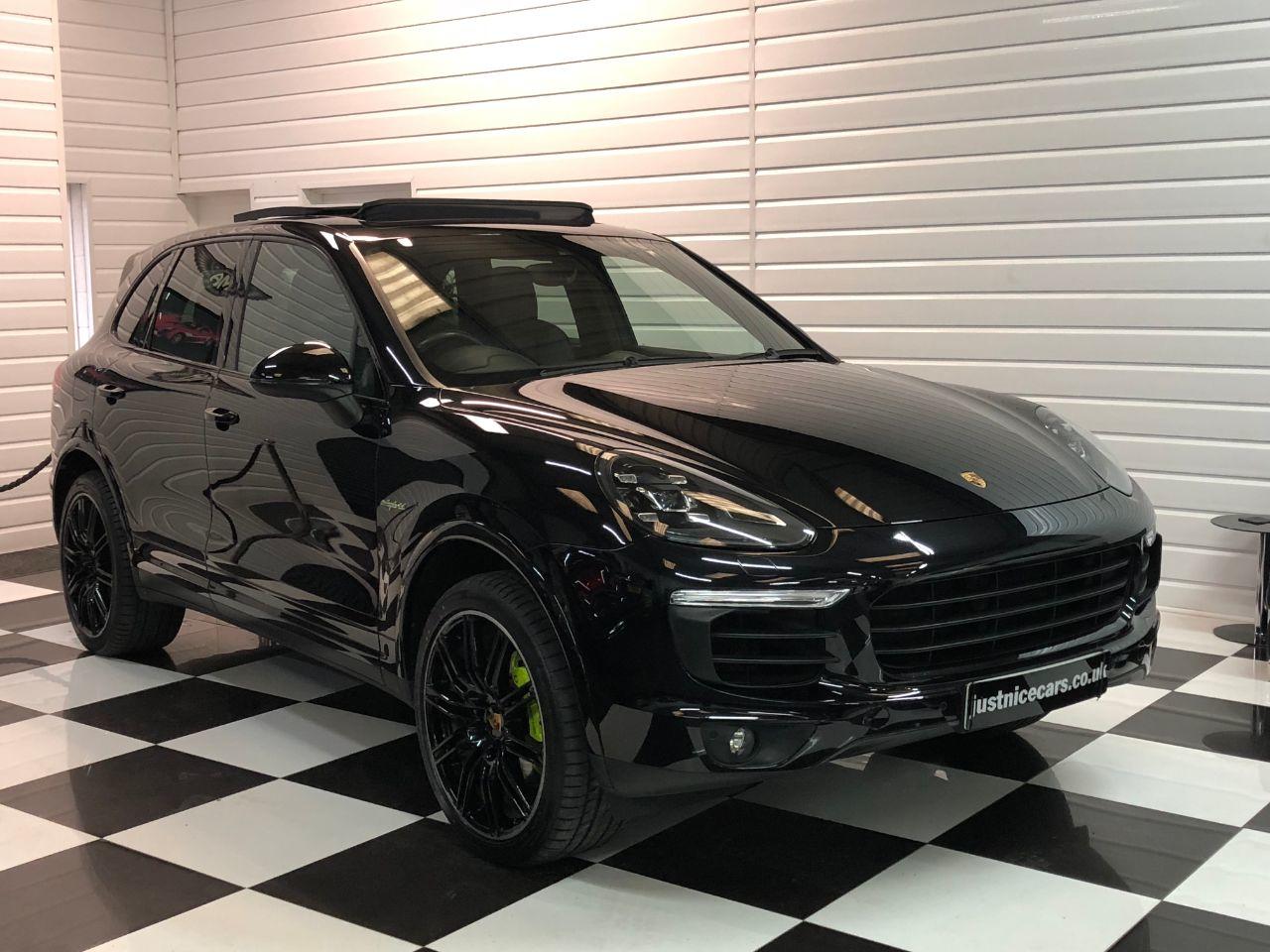 Porsche Cayenne 3.0 S Platinum Edition E-Hybrid 5dr Tiptronic S Estate Petrol / Electric Hybrid Jet Black Metallic