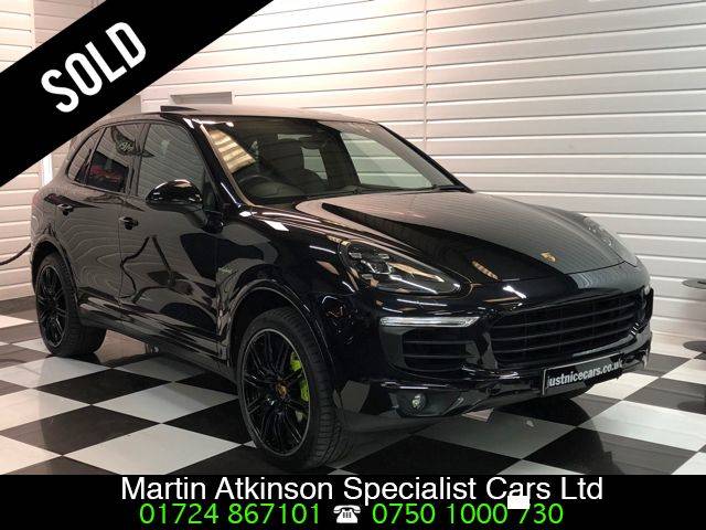 Porsche Cayenne 3.0 S Platinum Edition E-Hybrid 5dr Tiptronic S Estate Petrol / Electric Hybrid Jet Black Metallic