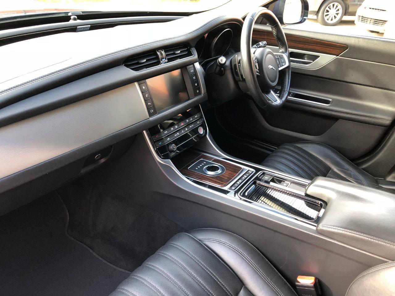 Jaguar XF Sportbrake 2.0d Portfolio 180BHP 5dr Automatic Estate Diesel Loire Blue Metallic