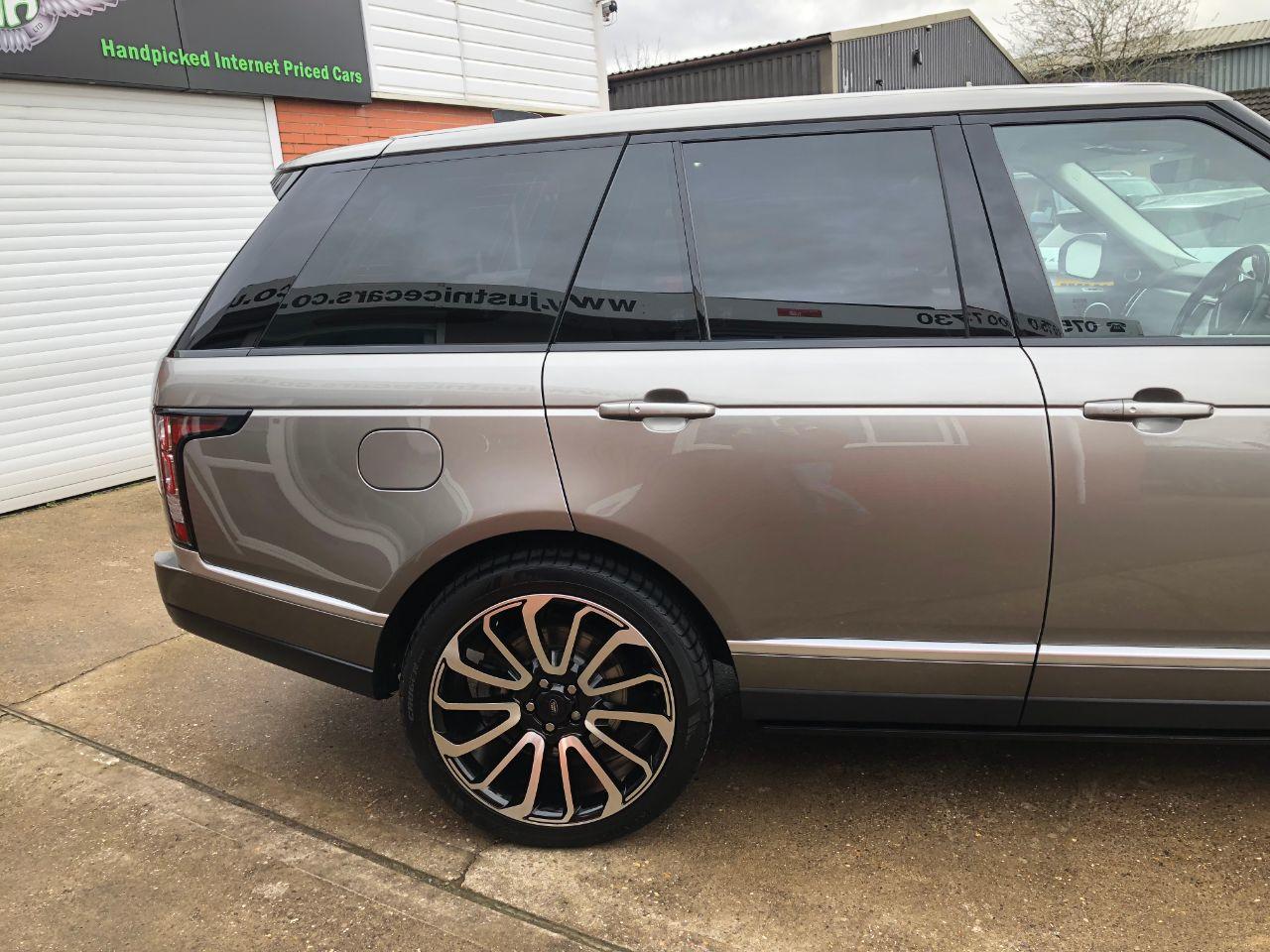 Land Rover Range Rover 3.0 TDV6 Vogue 4dr Auto Estate Diesel Silicon Silver