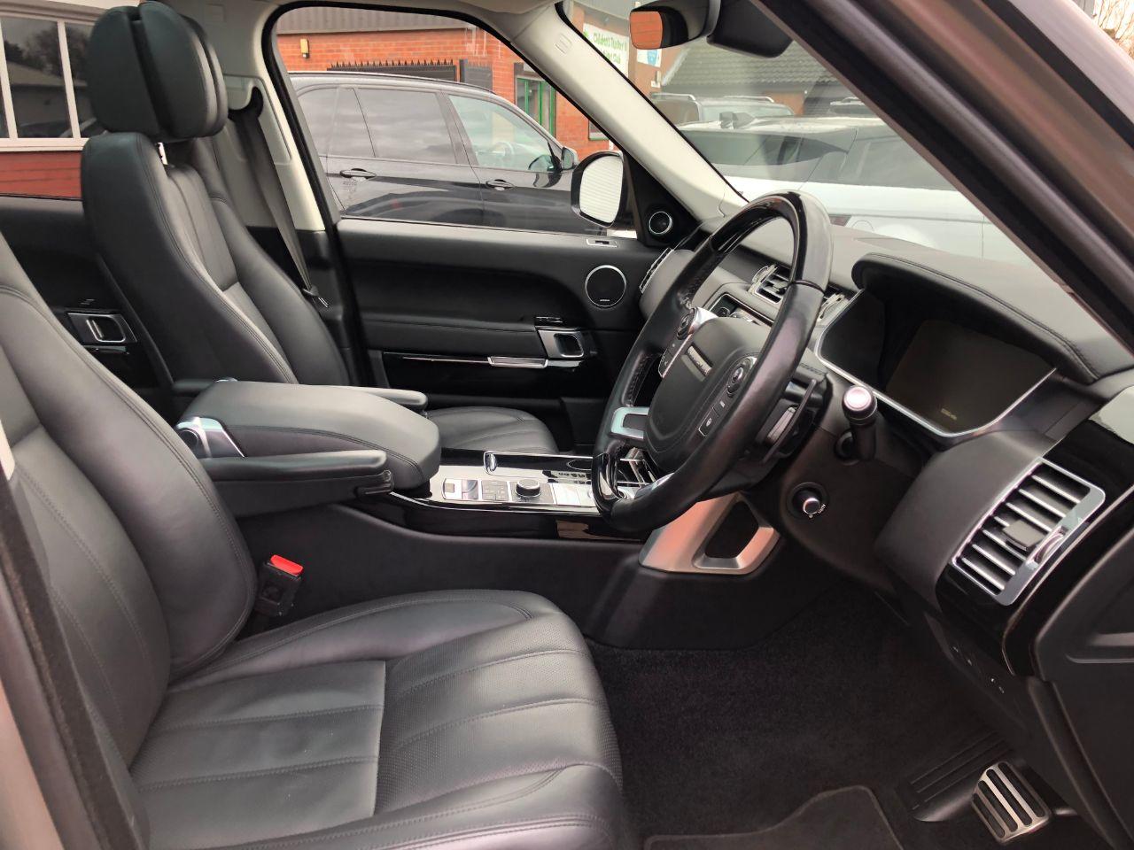 Land Rover Range Rover 3.0 TDV6 Vogue 4dr Auto Estate Diesel Silicon Silver