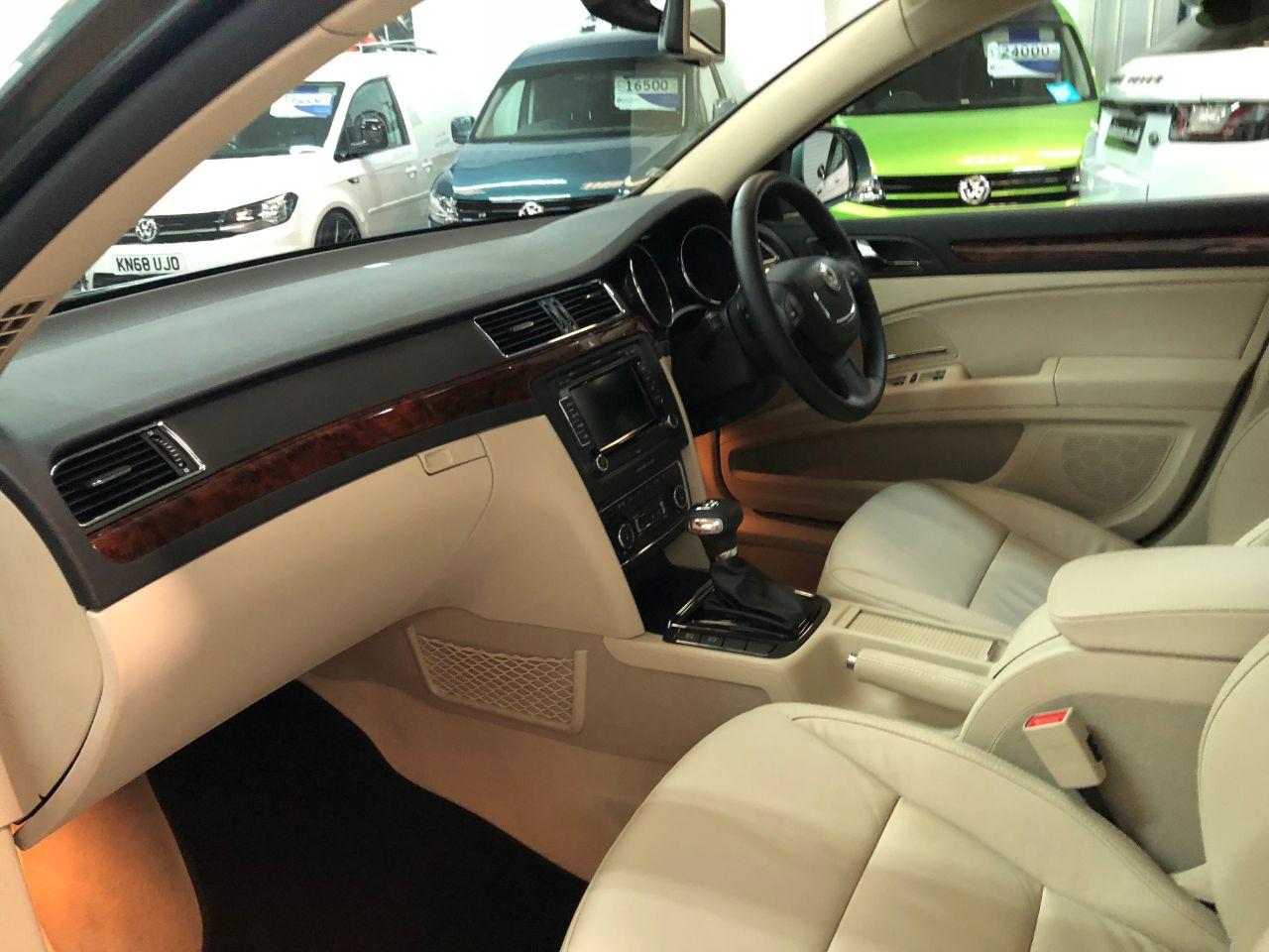 Skoda Superb 3.6 V6 Elegance 4X4 5dr DSG Hatchback Petrol Green