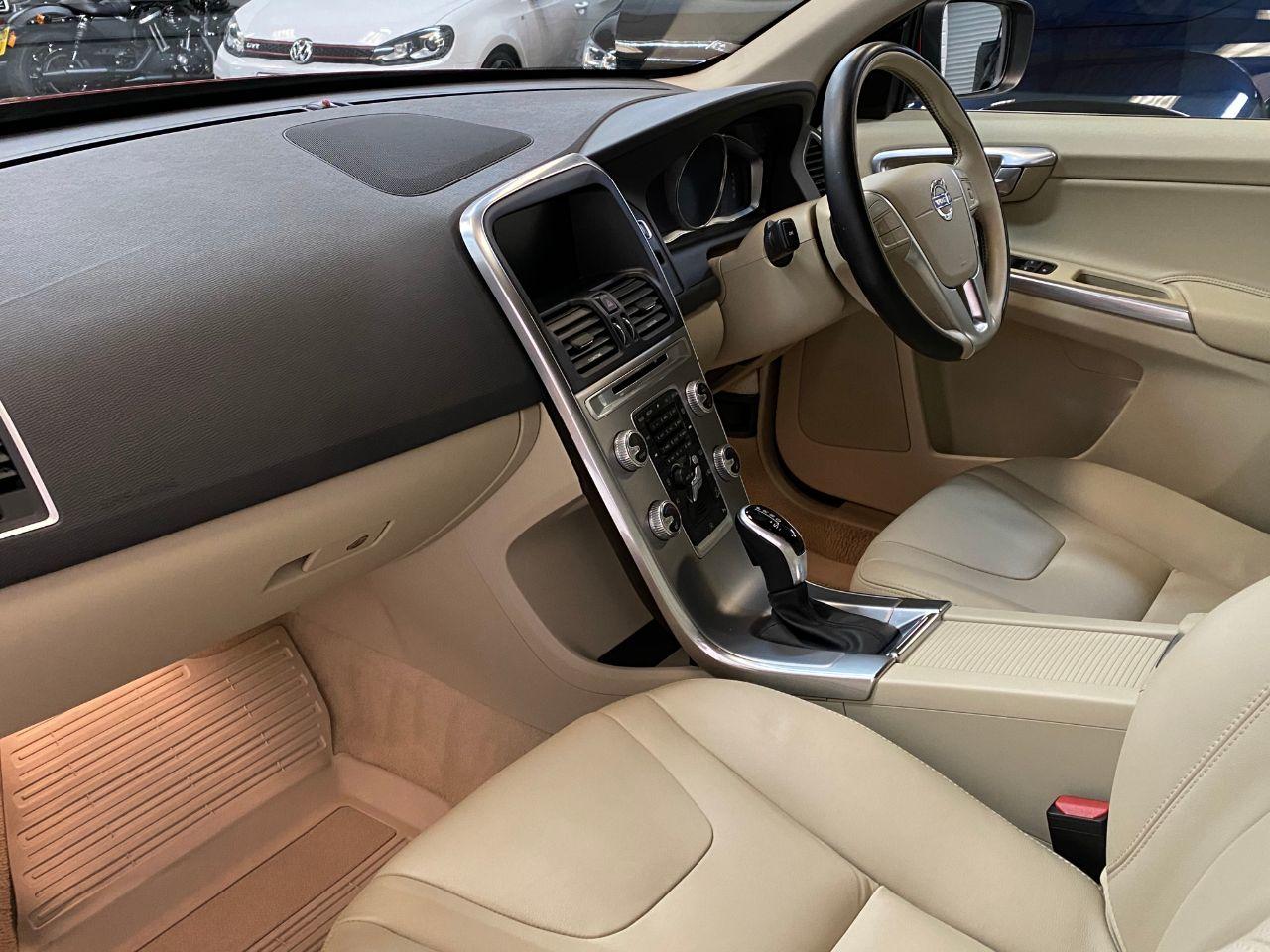 Volvo XC60 2.4 D4 SE Lux Nav 190BHP 5dr AWD Geartronic Automatic Estate Diesel Flamenco Red Metallic