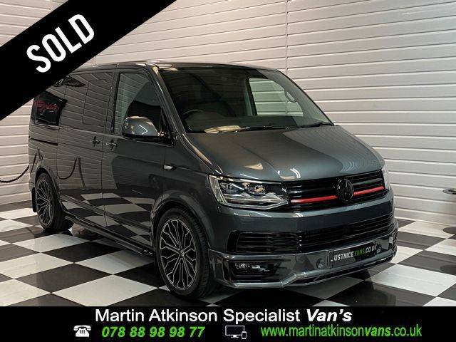 Volkswagen Caravelle 2.0 150ps Executive 5dr DSG Minibus Diesel Indium Grey