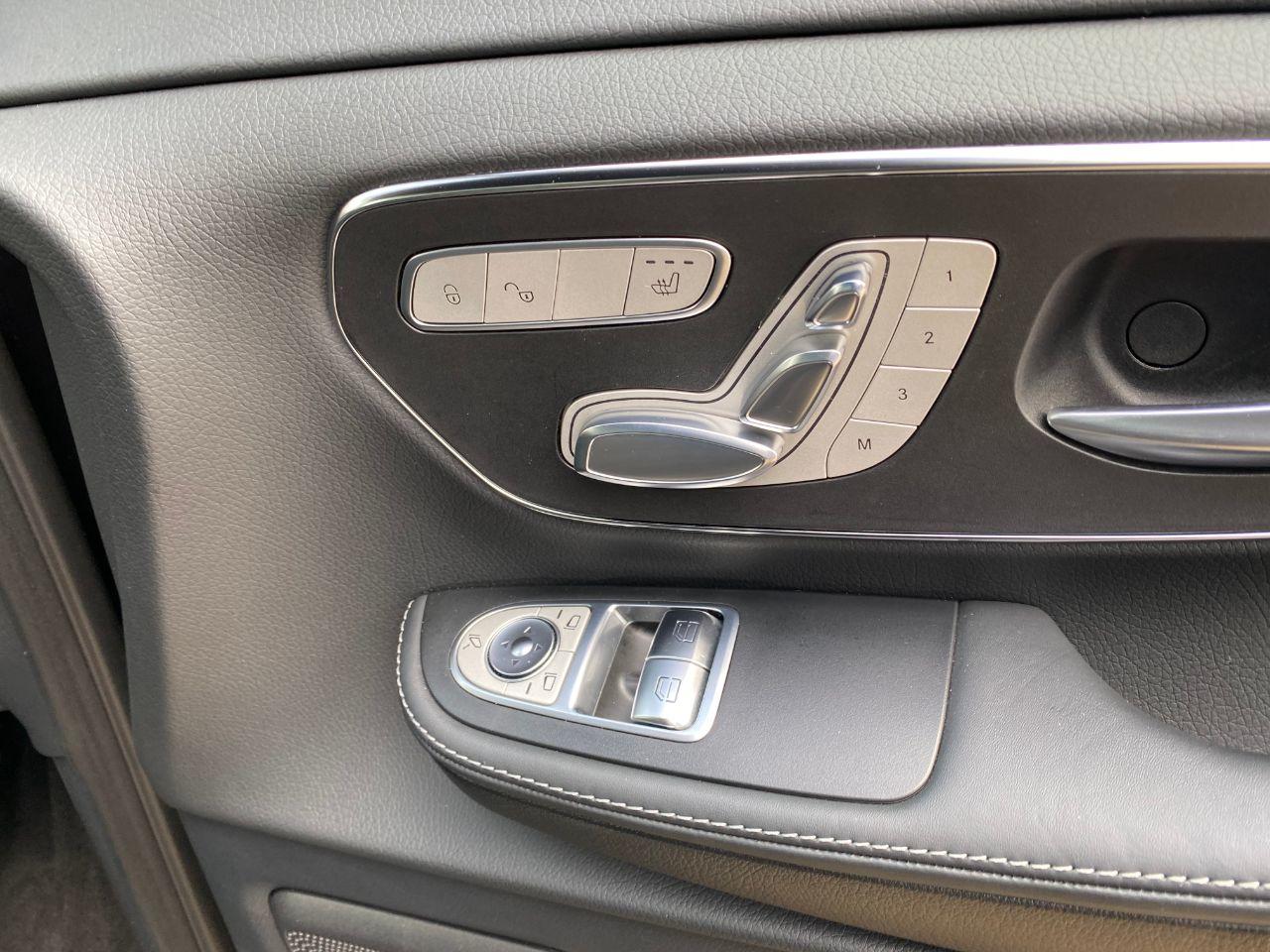 Mercedes-Benz V Class V220 Sport 2.2 CDi BlueTec Sport XLWB Extra Long Crew Van Diesel Obsidian Black Metallic