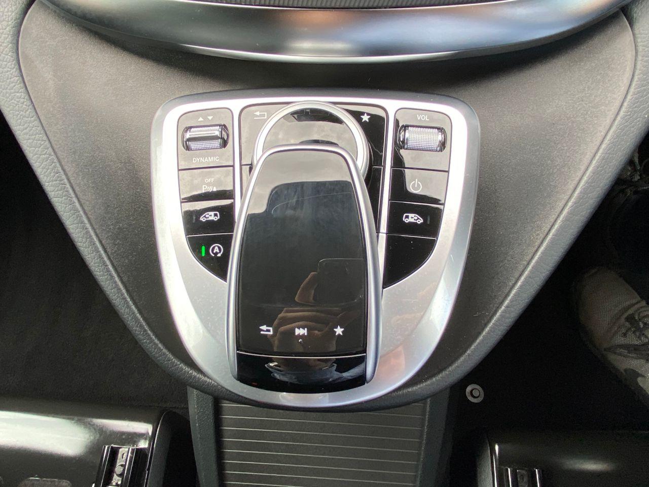Mercedes-Benz V Class V220 Sport 2.2 CDi BlueTec Sport XLWB Extra Long Crew Van Diesel Obsidian Black Metallic