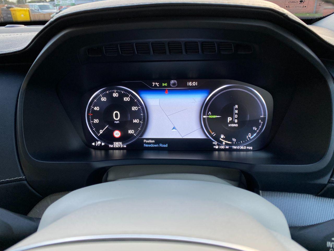 Volvo XC90 2.0 T8 Hybrid Inscription 5dr Geartronic Estate Petrol / Electric Hybrid Electric Premium Silver Metallic
