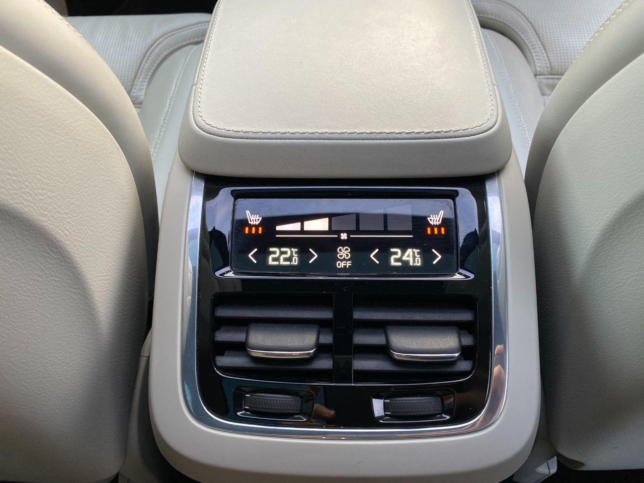 Volvo XC90 2.0 T8 Hybrid Inscription 5dr Geartronic Estate Petrol / Electric Hybrid Electric Premium Silver Metallic