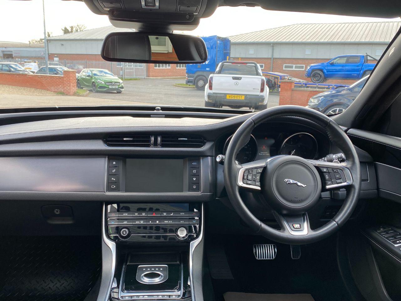 Jaguar XF Sportbrake 2.0d D240 R-Sport 5dr Auto AWD 240PS Estate Diesel Indus Silver Metallic