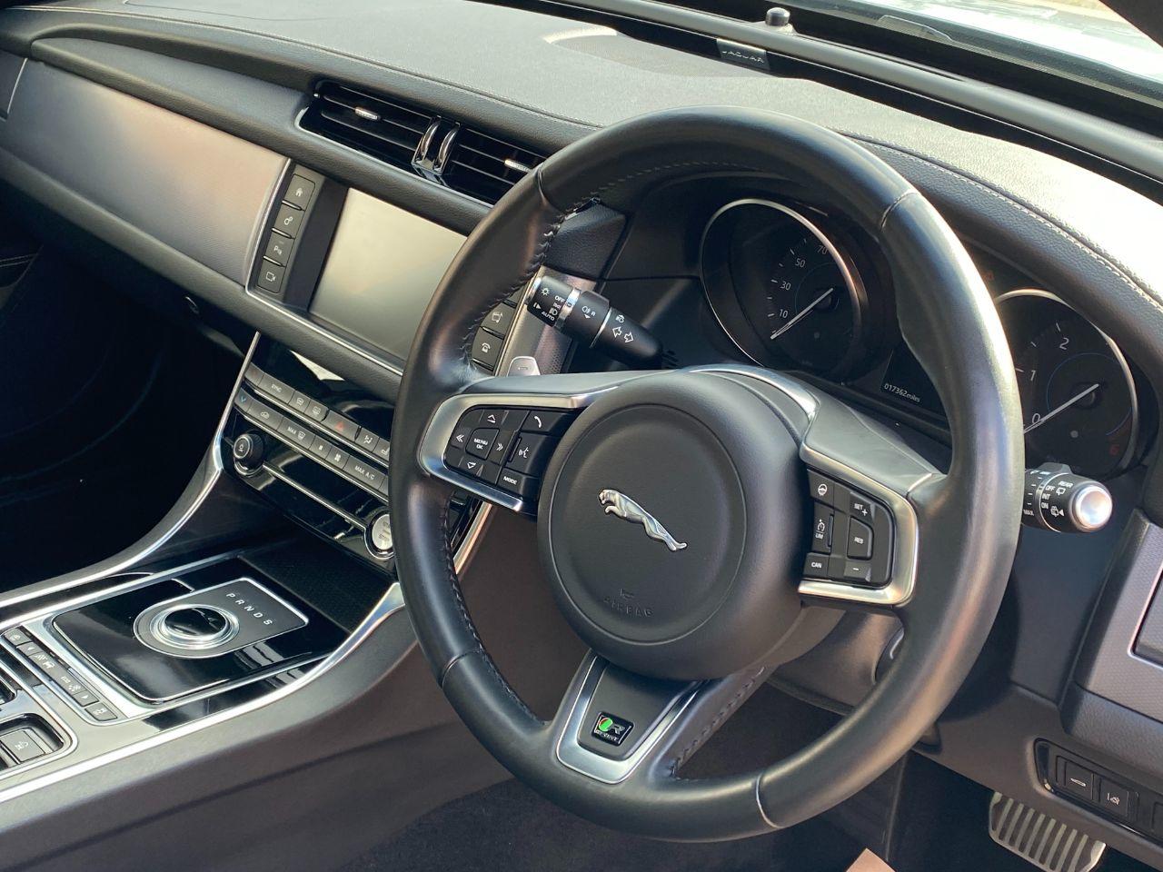 Jaguar XF Sportbrake 2.0d D240 R-Sport 5dr Auto AWD 240PS Estate Diesel Indus Silver Metallic