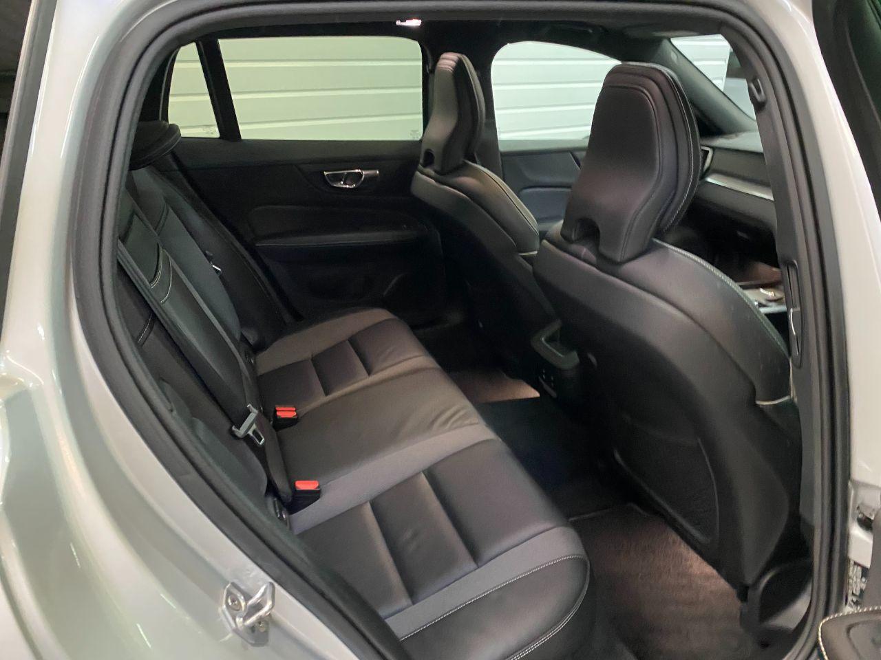 Volvo V60 2.0 D4 R-Design Pro 5dr 190 Auto Estate Diesel Silver