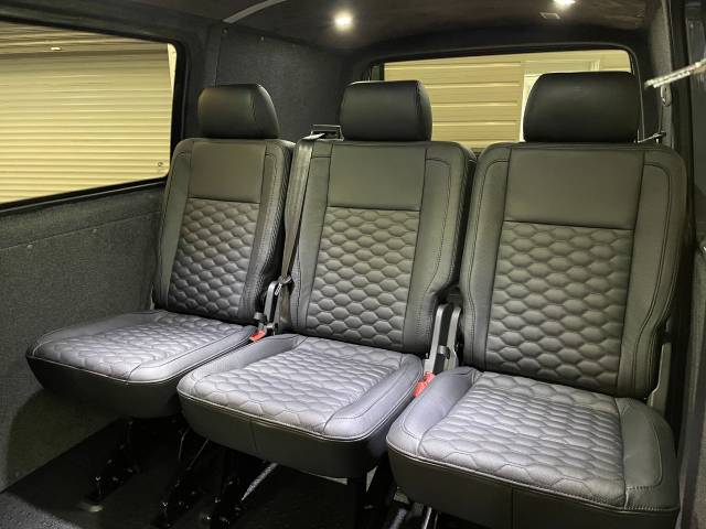 2021 Volkswagen Transporter 2.0 TDi 110ps Kombi Conversion