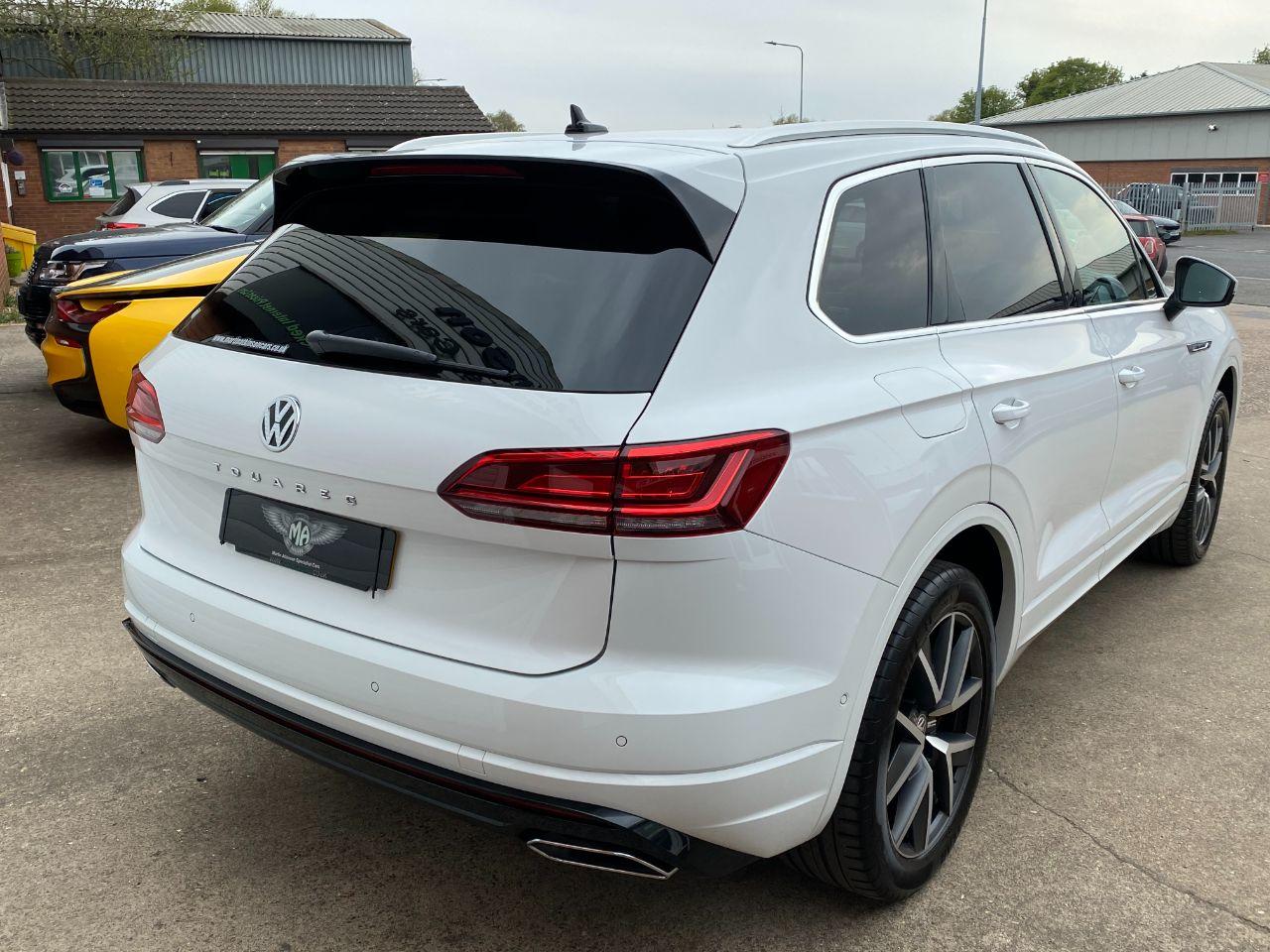 Volkswagen Touareg 3.0 V6 TDi R-Line 4Motion 231BHP Automatic Estate Diesel Candy White