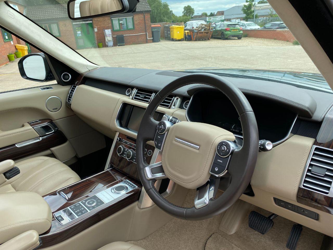 Land Rover Range Rover 5.0 V8 Supercharged Autobiography 4dr Auto Estate Petrol Aintree Green Metallic