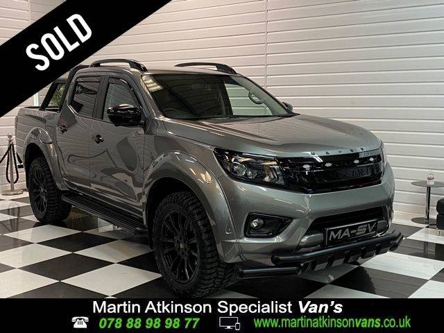 Nissan Navara MA-SV Edition Double Cab Pick Up Tekna 2.3dCi 190 TT 4WD Auto Pick Up Diesel Twilight Grey