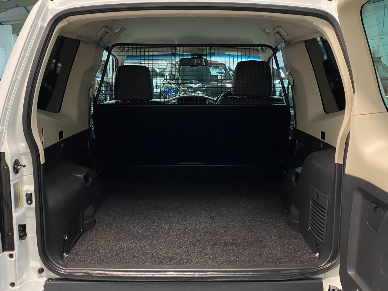 Mitsubishi Shogun 3.2 DI-DC 187 Barbarian Van Auto SUV Diesel White