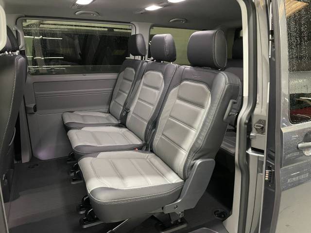 2022 Volkswagen Transporter Shuttle 2.0 150ps DSG SWB