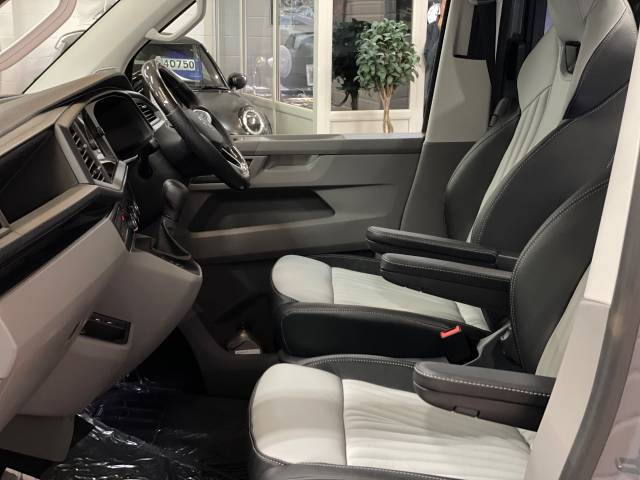 2022 Volkswagen Transporter 2.0 BiTDI 204 Highline Kombi Van 4MOTION DSG