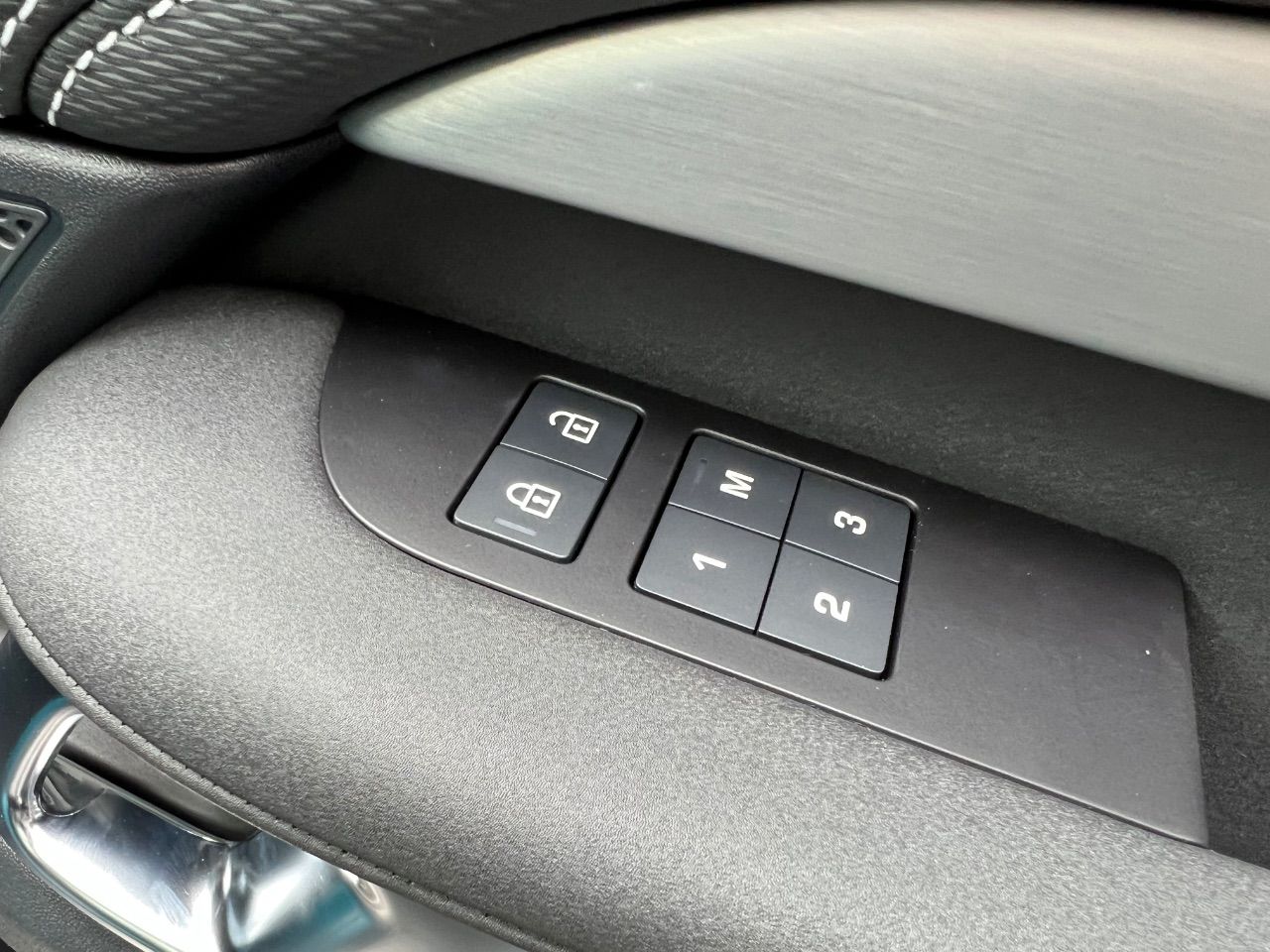 Land Rover Discovery D300 R-Dynamic HSE Commercial LCV Auto 3.0