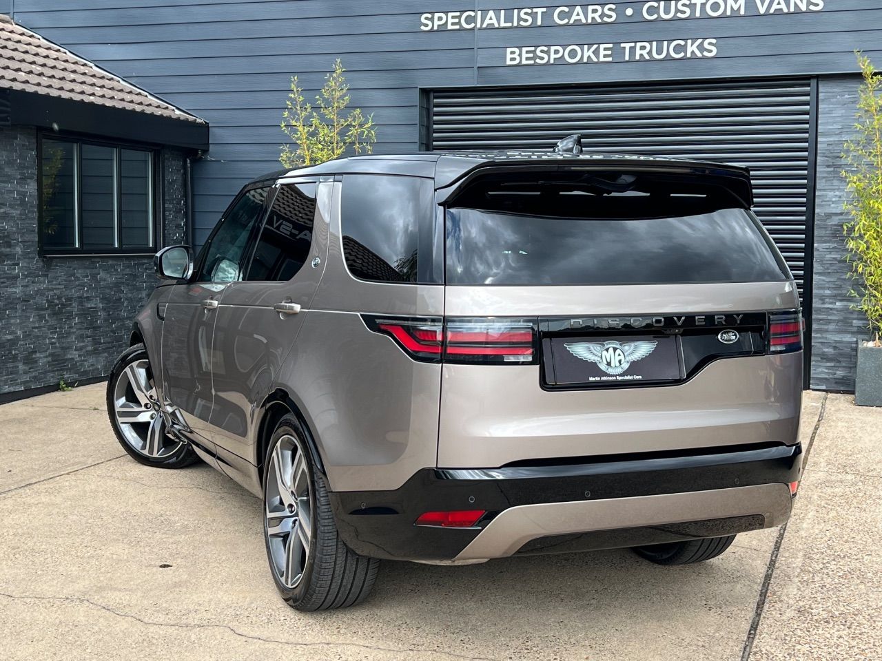 Land Rover Discovery D300 R-Dynamic HSE Commercial LCV Auto 3.0