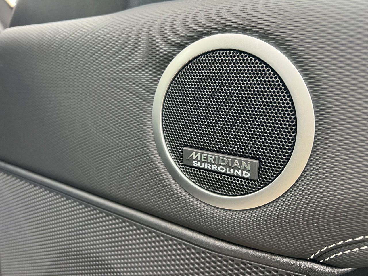 Land Rover Discovery D300 R-Dynamic HSE Commercial LCV Auto 3.0