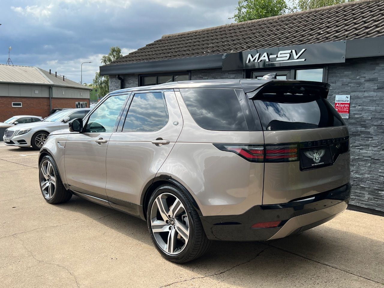 Land Rover Discovery D300 R-Dynamic HSE Commercial LCV Auto 3.0