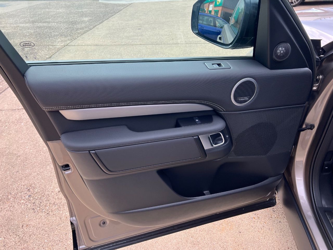 Land Rover Discovery D300 R-Dynamic HSE Commercial LCV Auto 3.0