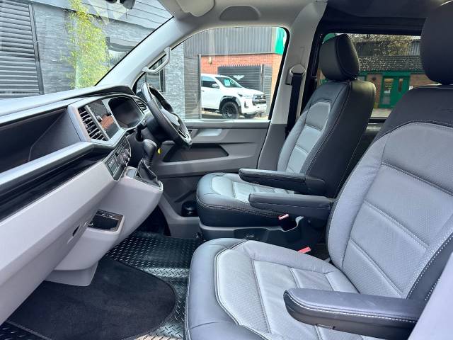 2022 Volkswagen Transporter 2.0 BiTDi 204ps Highline Kombi Conversion SWB 4MOTION DSG