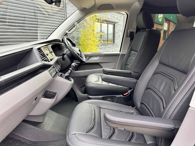 2023 Volkswagen Transporter 2.0 TDI 150ps Kombi  4MOTION