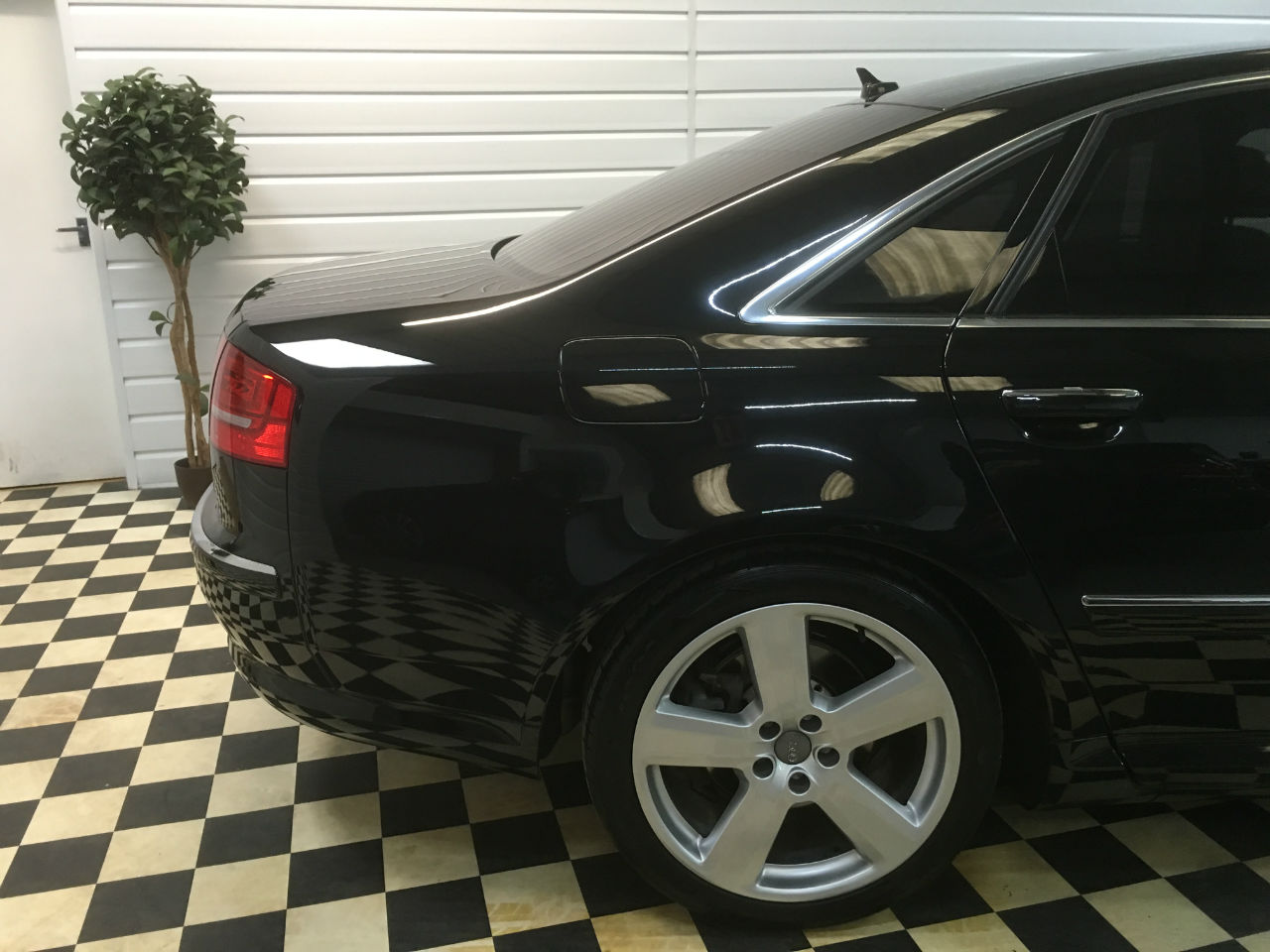 Audi A8 4.2 FSI Quattro SE 4dr Tip Auto Saloon Petrol Black