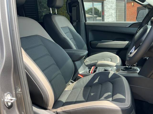 2024 Volkswagen Amarok 2024 Volkswagen Amarok 3.0 TDI V6 MA-SV Black Edition Style Premium Pack 4Motion