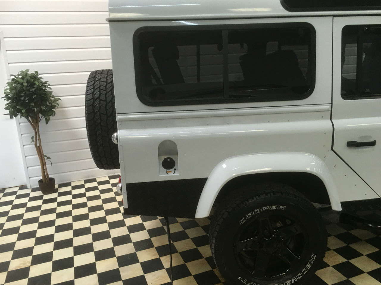 Land Rover Defender Defender 110 LHD (Left Hand Drive) 2.4 TDCi Station Wagon 7 Seater 5dr Estate Diesel Fuji White