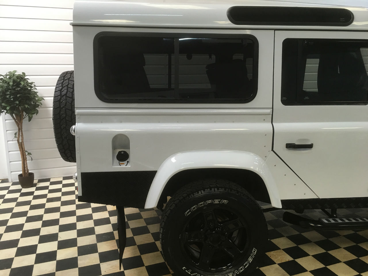 Land Rover Defender Defender 110 LHD (Left Hand Drive) 2.4 TDCi Station Wagon 7 Seater 5dr Estate Diesel Fuji White