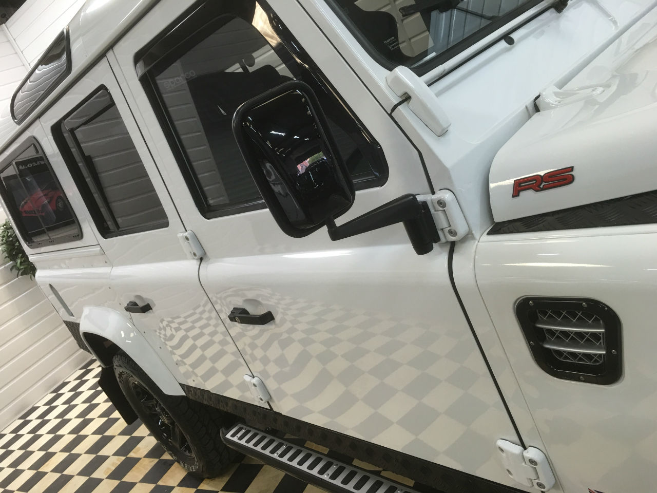Land Rover Defender Defender 110 LHD (Left Hand Drive) 2.4 TDCi Station Wagon 7 Seater 5dr Estate Diesel Fuji White