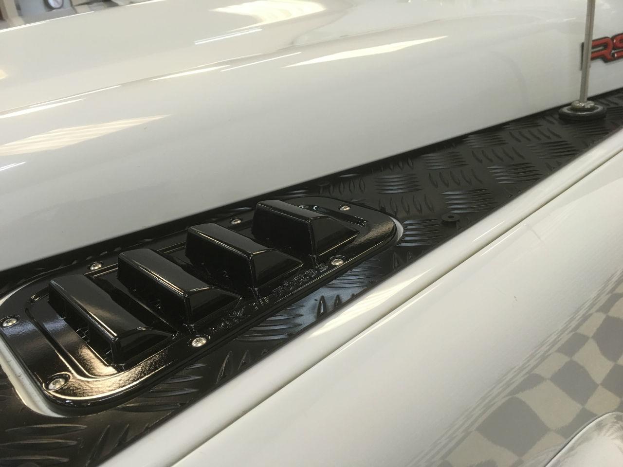 Land Rover Defender Defender 110 LHD (Left Hand Drive) 2.4 TDCi Station Wagon 7 Seater 5dr Estate Diesel Fuji White