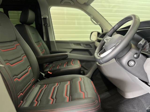 2024 Volkswagen Transporter 2.0 BiTDI 204 Highline Kombi Van 4MOTION DSG