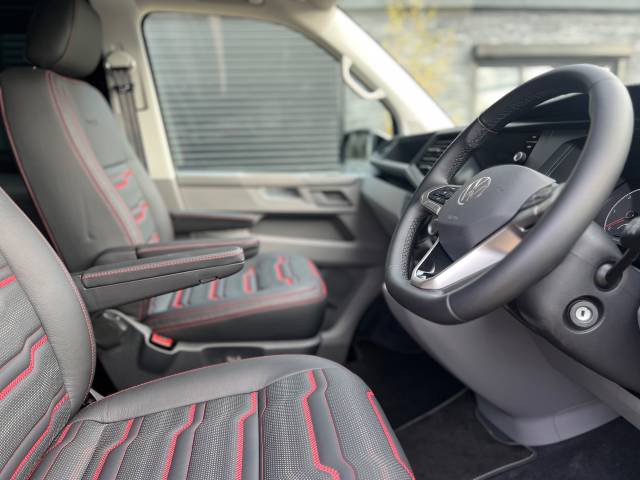 2024 Volkswagen Transporter 2.0 BiTDI 204 Highline Kombi Van 4MOTION DSG