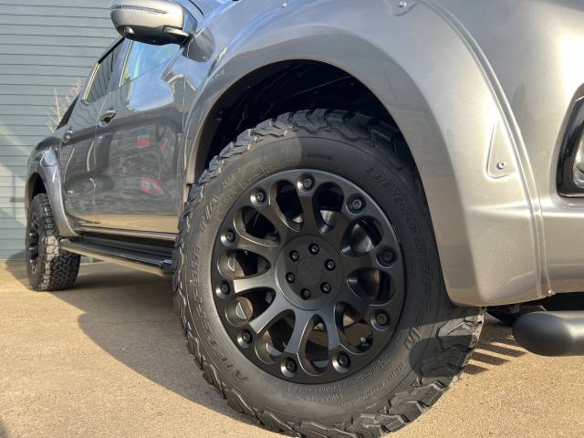 2021 Nissan Navara MA-SV Black Edition Double Cab Pick Up Tekna 2.3dCi 190 TT 4WD Auto