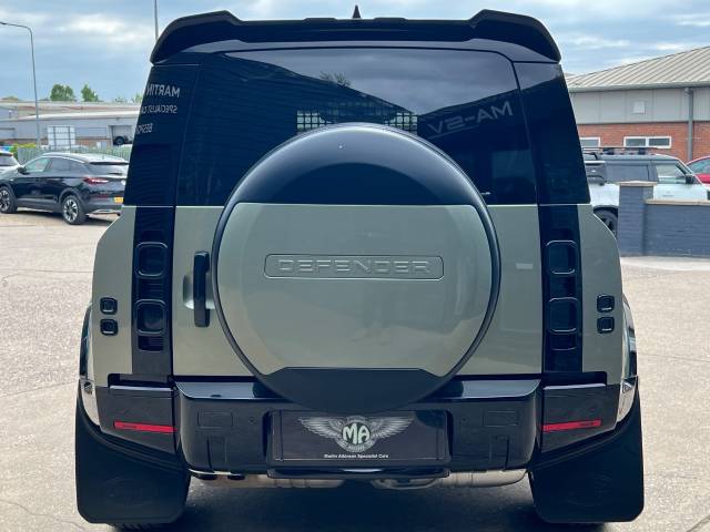2024 Land Rover Defender 3.0 D250 Hard Top Commercial Auto