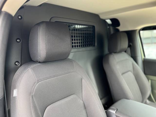 2024 Land Rover Defender 3.0 D250 Hard Top Commercial Auto